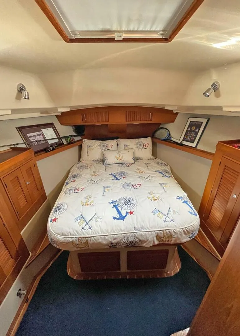 Slide: The Image of Fwd Stateroom Berth - 4394420
