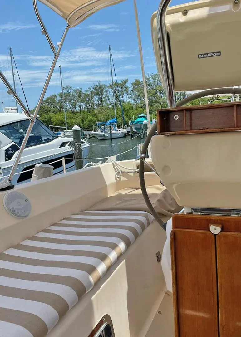 Slide: The Image of Stbd Cockpit Cushion - 4394445