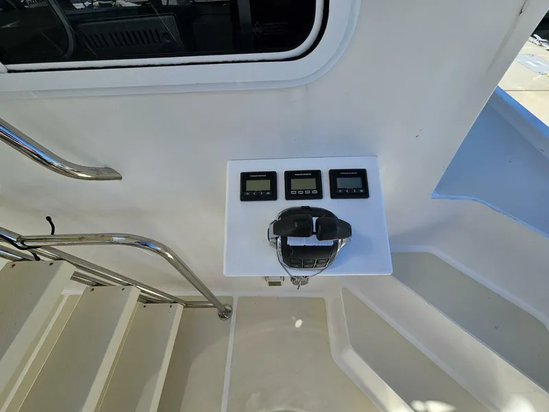 Slide: The Image of Maine Cat Power Cat 47 2012 - 4408500