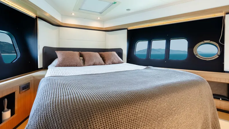 Slide: The Image of Absolute 50 Fly 2017 - 4479857