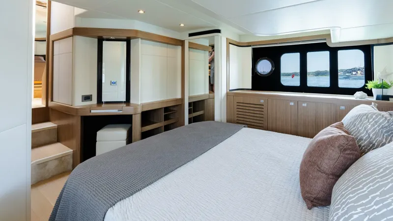 Slide: The Image of Absolute 50 Fly 2017 - 4479860