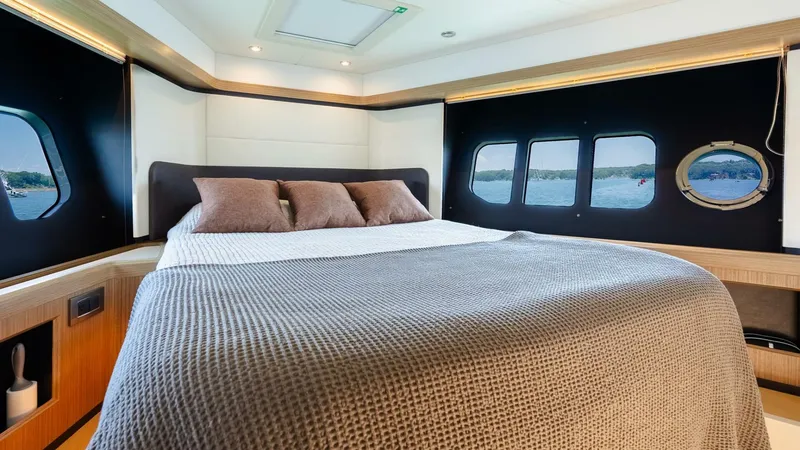 Slide: The Image of Absolute 50 Fly 2017 - 4479861