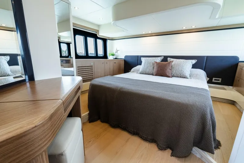 Slide: The Image of Absolute 50 Fly 2017 - 4479862