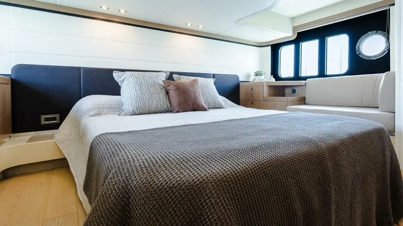 Slide: The Image of Absolute 50 Fly 2017 - 4479863