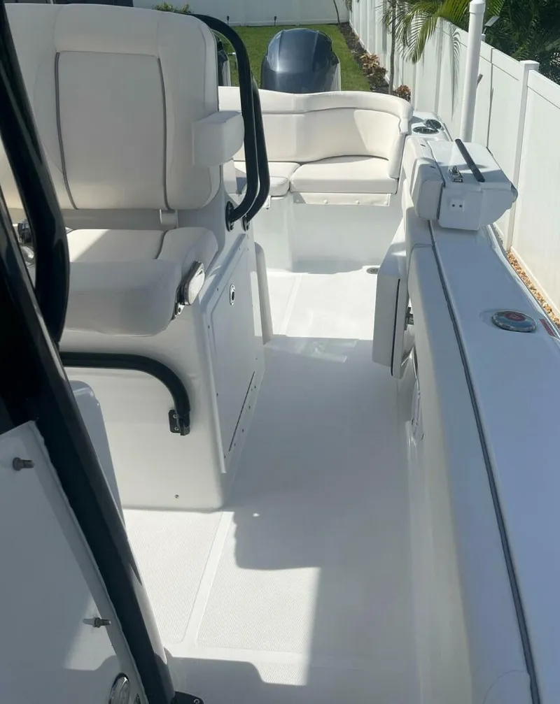 Slide: The Image of Sea Hunt Ultra 265 SE 2023 - 4594600