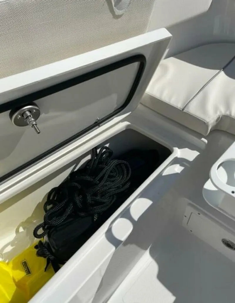 Slide: The Image of Sea Hunt Ultra 265 SE 2023 - 4594644