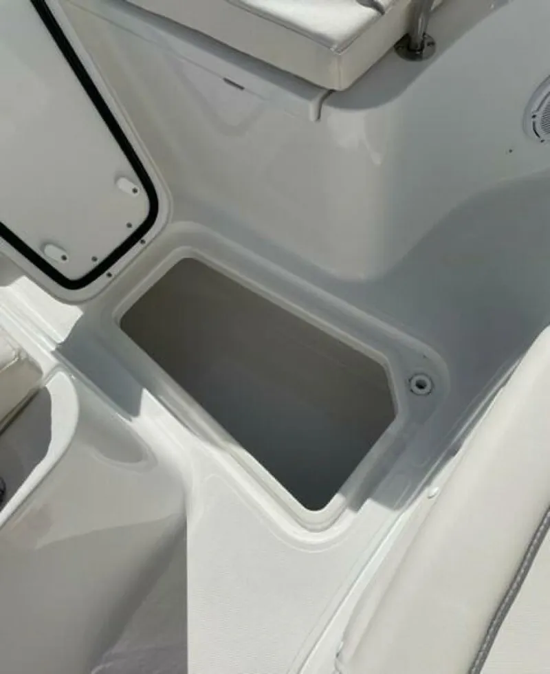 Slide: The Image of Sea Hunt Ultra 265 SE 2023 - 4594645