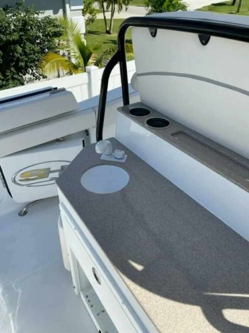 Slide: The Image of Sea Hunt Ultra 265 SE 2023 - 4594657