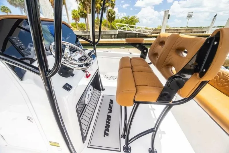 Slide: The Image of Stock Helm Seat - 4415243
