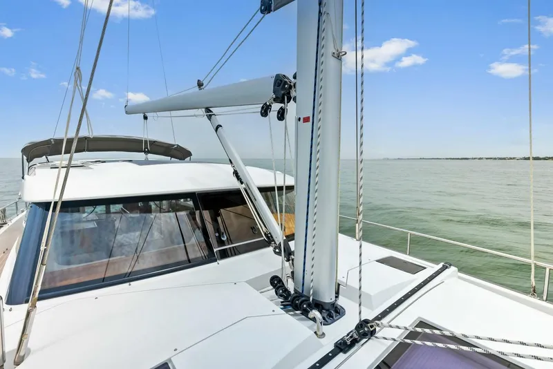 Slide: The Image of Moody 45 DS 2021 - 4523362