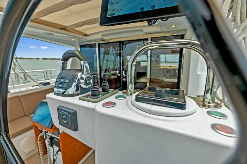 Slide: The Image of Moody 45 DS 2021 - 4523367