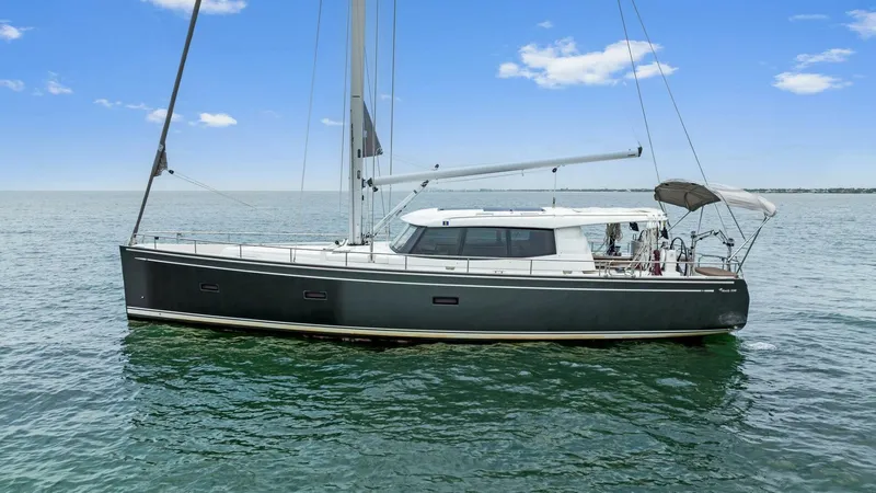 Slide: The Image of Moody 45 DS 2021 - 4523351