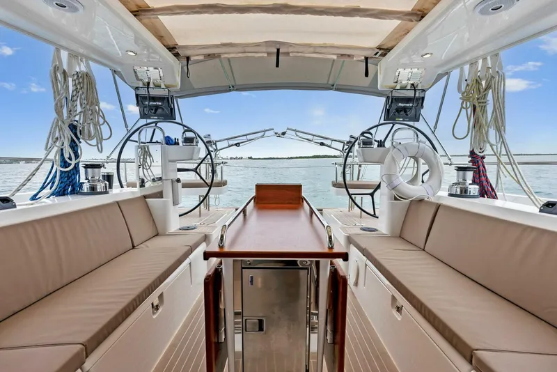 Slide: The Image of Moody 45 DS 2021 - 4523373