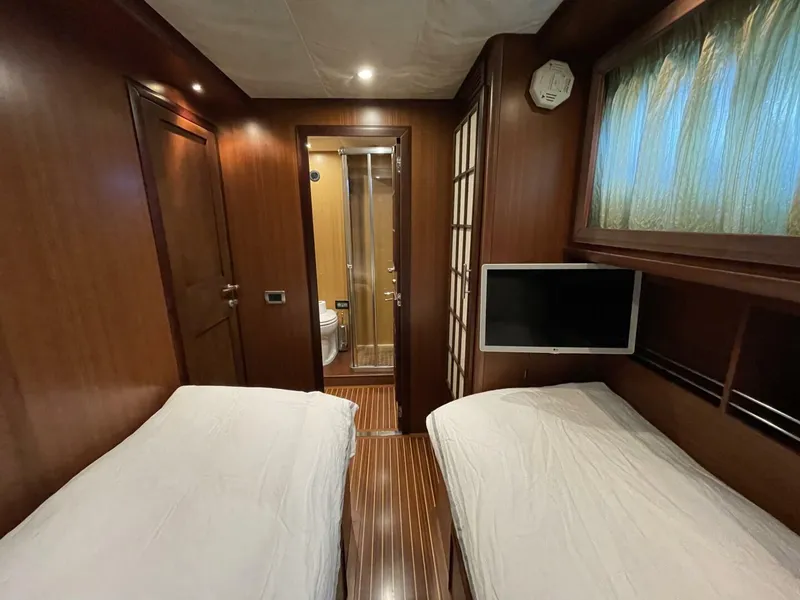 Slide: The Image of Mochi Craft 74' Dolphin 2006 - 4426032