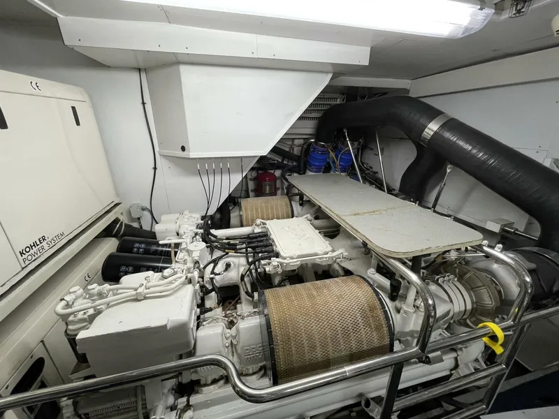 Slide: The Image of Mochi Craft 74' Dolphin 2006 - 4426169