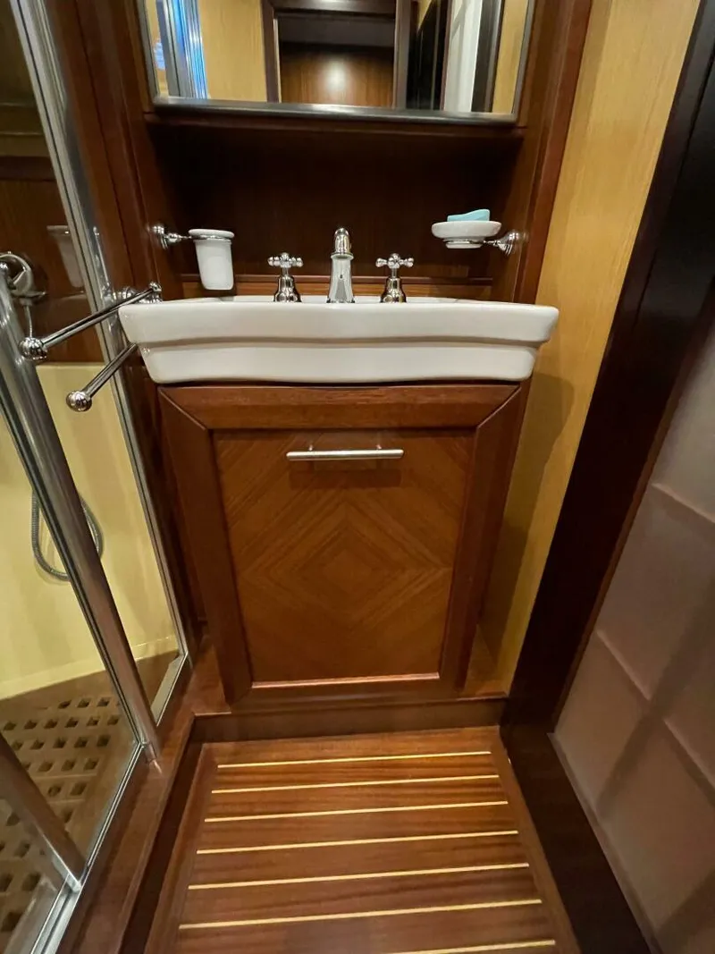 Slide: The Image of Mochi Craft 74' Dolphin 2006 - 4957864