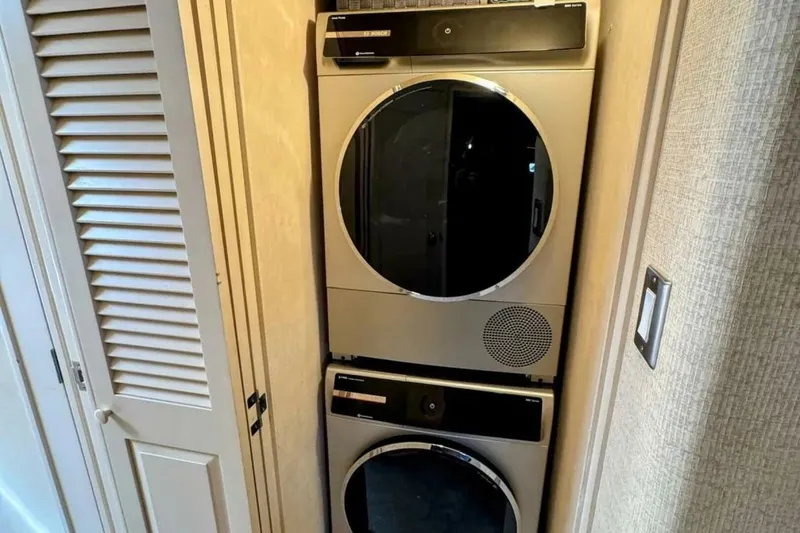 Slide: The Image of Bertram 58 Flybridge Motor Yacht 1986 - 5807441