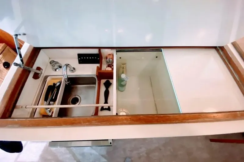 Slide: The Image of Bertram 58 Flybridge Motor Yacht 1986 - 5807392