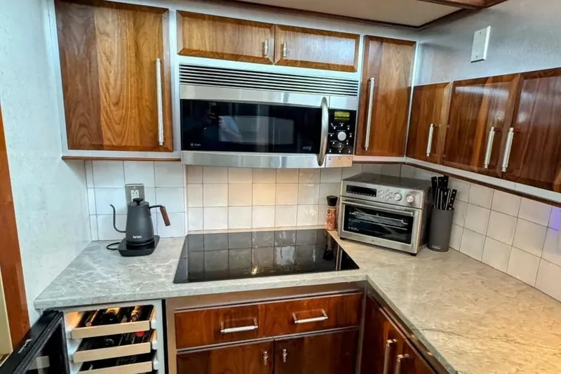 Slide: The Image of Bertram 58 Flybridge Motor Yacht 1986 - 5807414