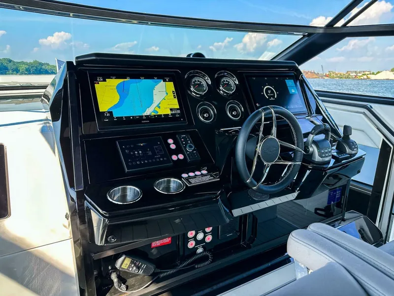 Slide: The Image of Sunseeker 55 Superhawk 2027 - 5446069