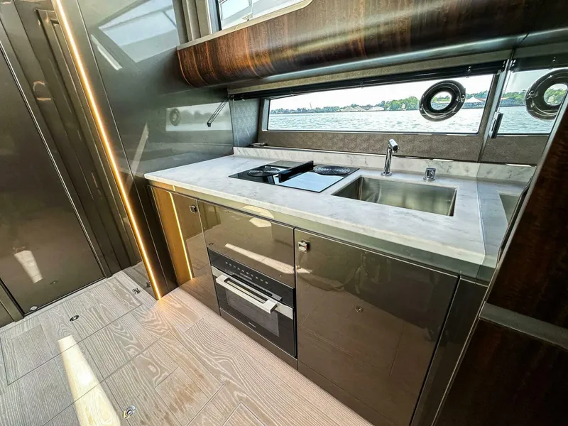 Slide: The Image of Sunseeker 55 Superhawk 2027 - 5446071