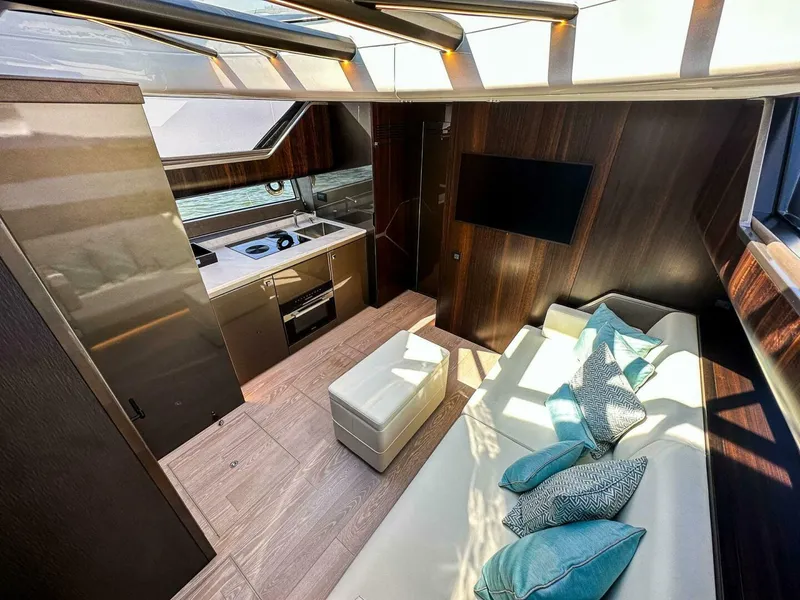 Slide: The Image of Sunseeker 55 Superhawk 2027 - 5446060