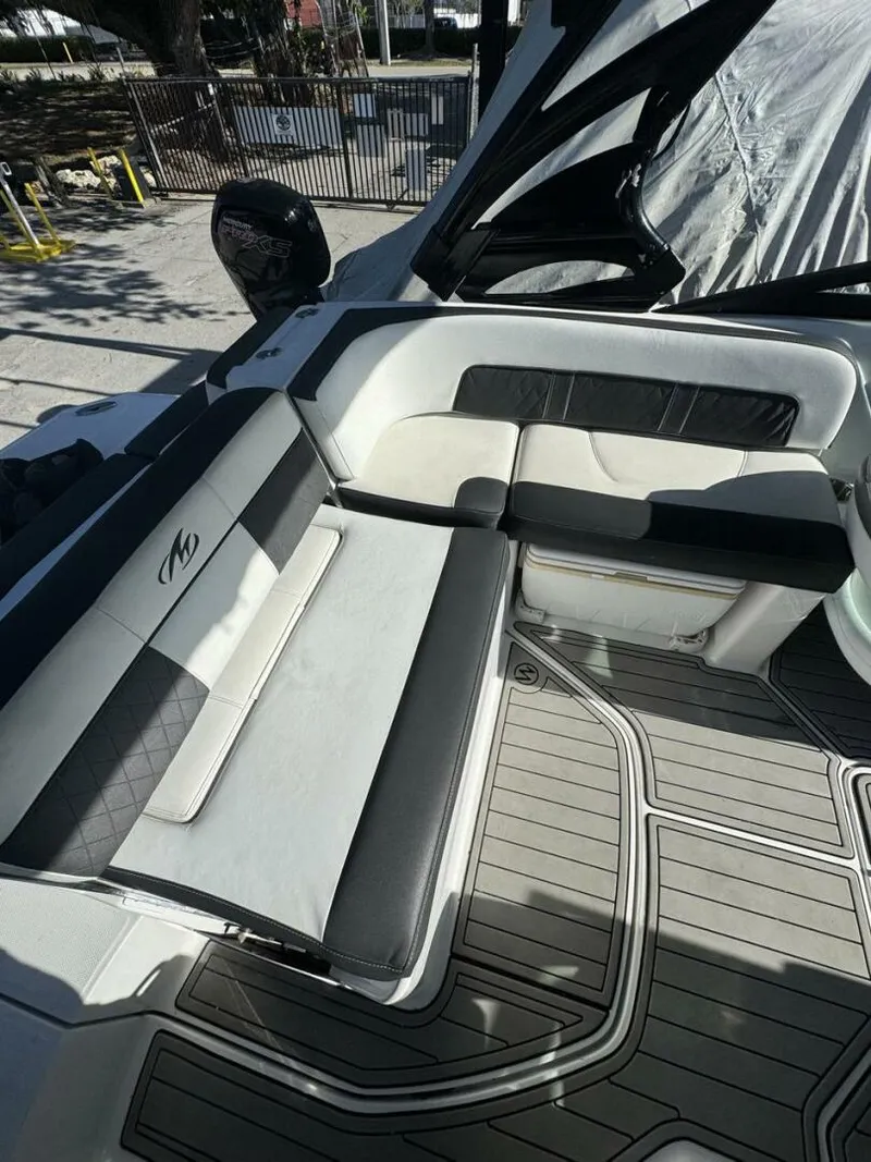 Slide: The Image of Monterey M45 2020 - 4428936