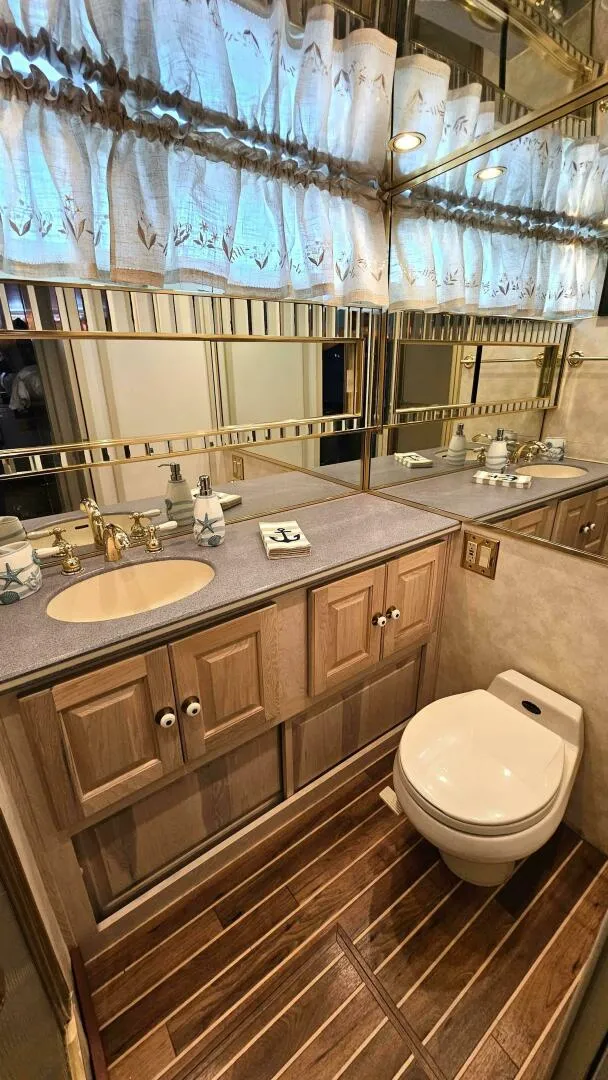 Slide: The Image of Chris-Craft 47 Commander 1971 - 4432129