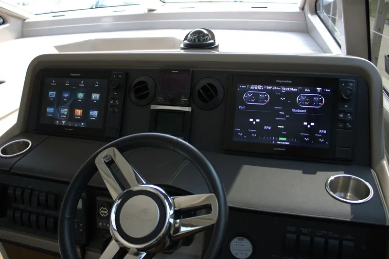 Slide: The Image of Sea Ray 460 Sundancer 2017 - 4432430