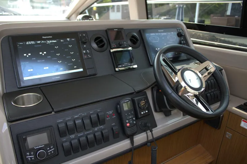 Slide: The Image of Sea Ray 460 Sundancer 2017 - 4432457