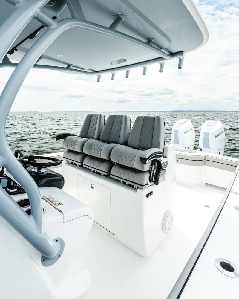 Slide: The Image of Valhalla Boatworks V33 Center Console 2025 - 4437540