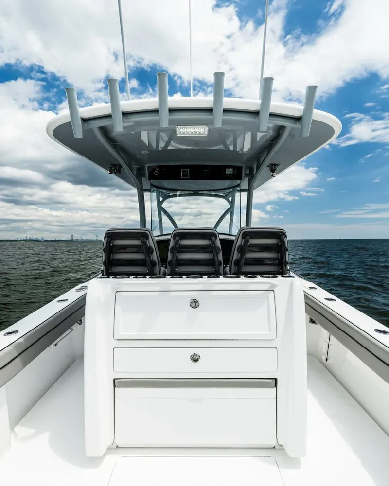 Slide: The Image of Valhalla Boatworks V33 Center Console 2025 - 4437546