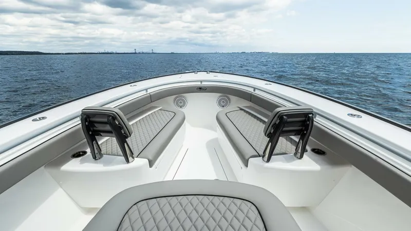 Slide: The Image of Valhalla Boatworks V33 Center Console 2025 - 4437529