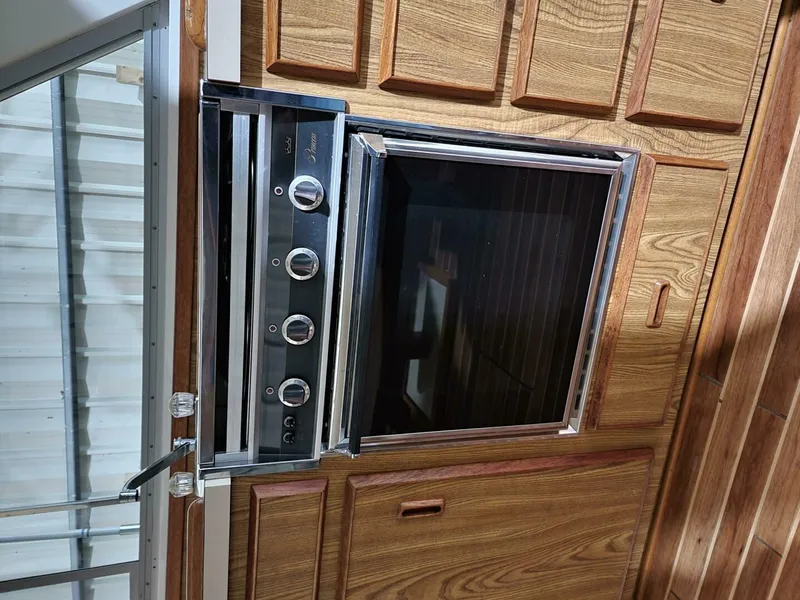 Slide: The Image of Bertram 33 Flybridge Cruiser 1983 - 4438459