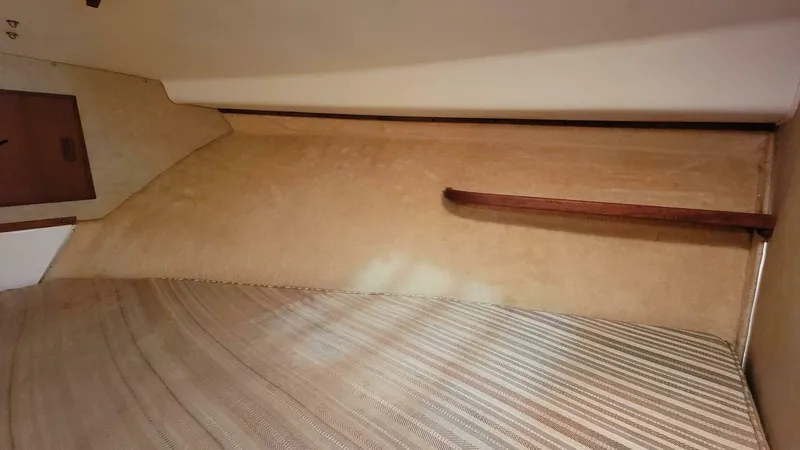 Slide: The Image of Bertram 33 Flybridge Cruiser 1983 - 4438494