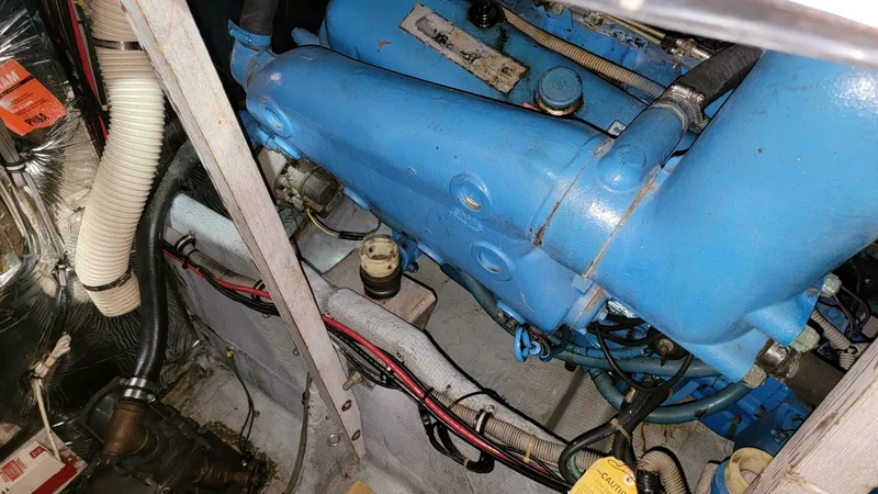 Slide: The Image of Bertram 33 Flybridge Cruiser 1983 - 4438501