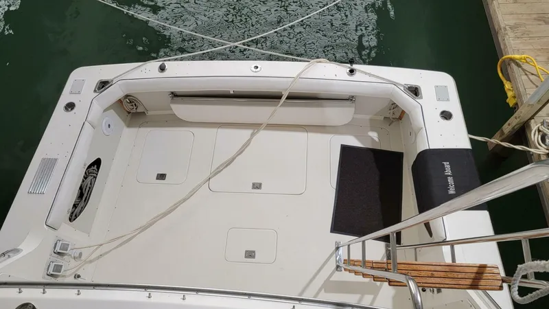 Slide: The Image of Bertram 33 Flybridge Cruiser 1983 - 4438428