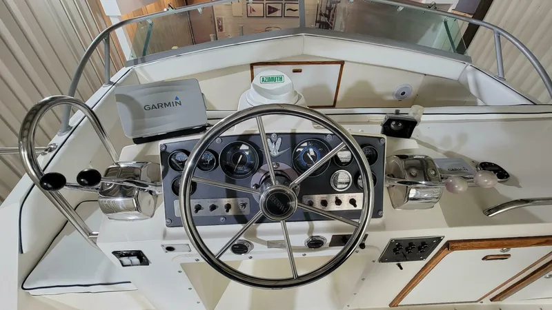 Slide: The Image of Bertram 33 Flybridge Cruiser 1983 - 4438430