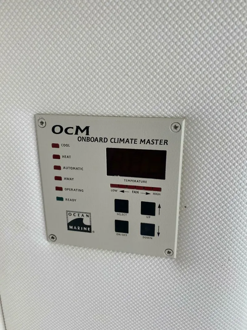 Slide: The Image of Donzi 3250 1998 - 4438704