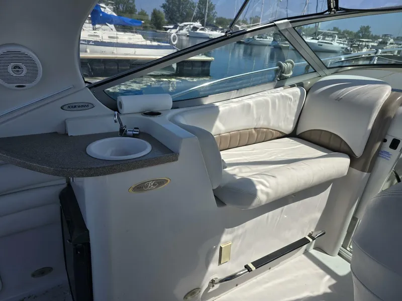 Slide: The Image of 2004 Four Winns 328 Vista - 4441093