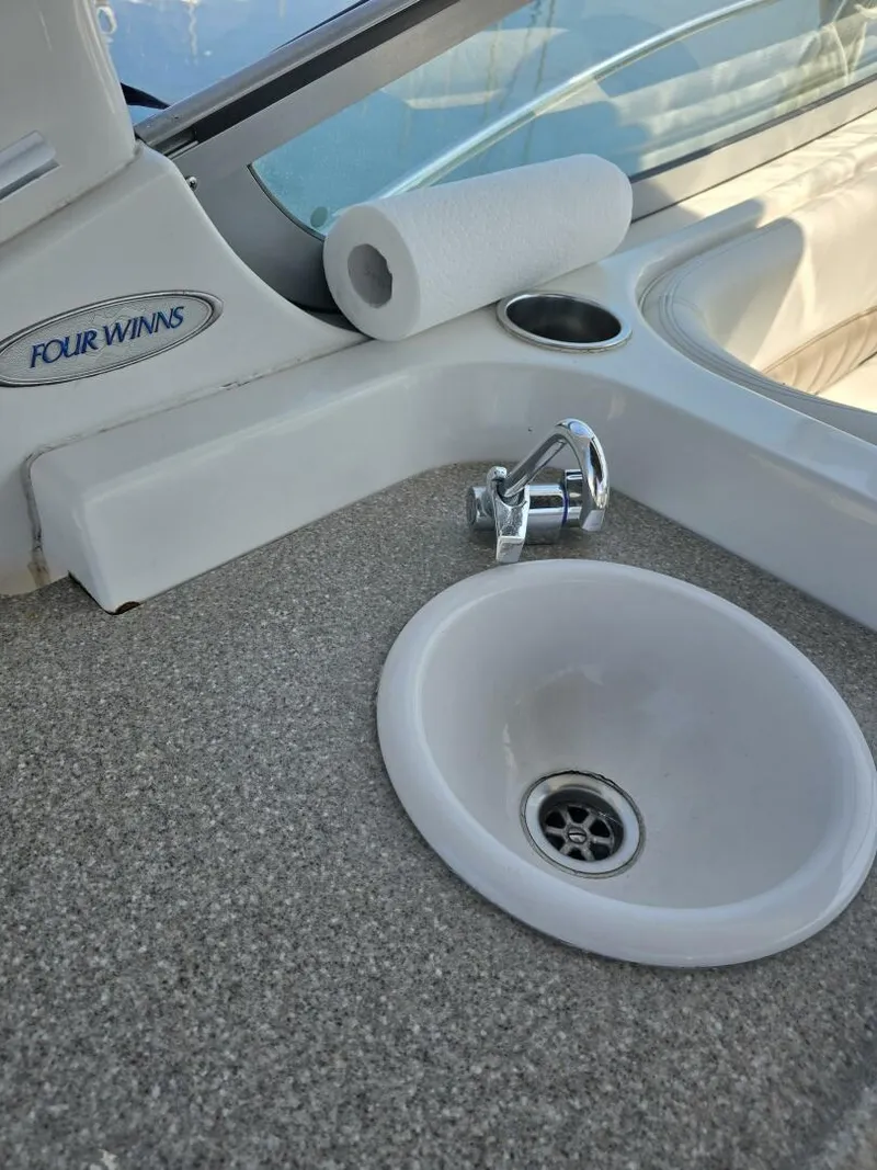 Slide: The Image of 2004 Four Winns 328 Vista - 4441107