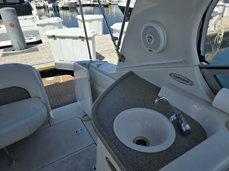 Slide: The Image of 2004 Four Winns 328 Vista - 4441092