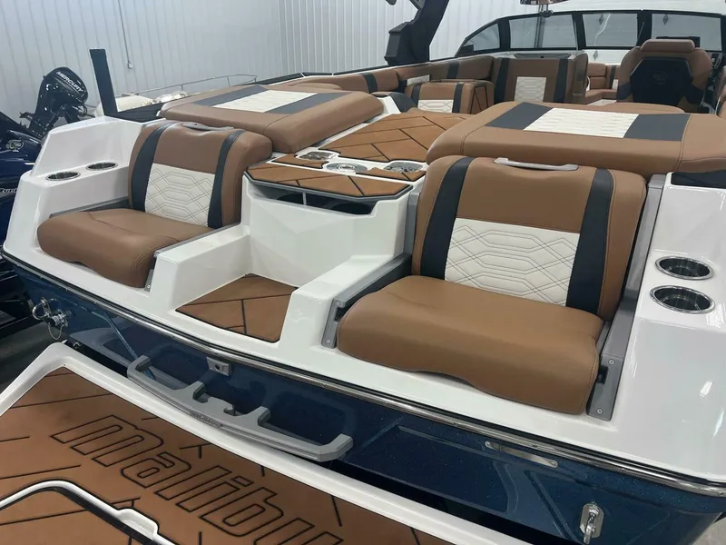 Slide: The Image of Malibu 26 LSV 2023 - 4441802