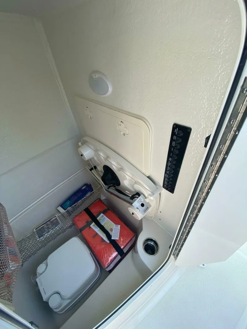 Slide: The Image of Sailfish 220 Center Console 2022 - 4442336