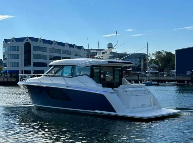 Slide: The Image of Tiara 49 Coupe 2021 - 4445954