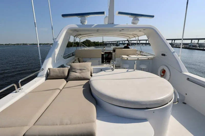 Slide: The Image of 2001 DESTINY 98 FLY SUNBED JACUZZI 2001 DESTINY 98 FLY SUNBED JACUZZI - 4446909