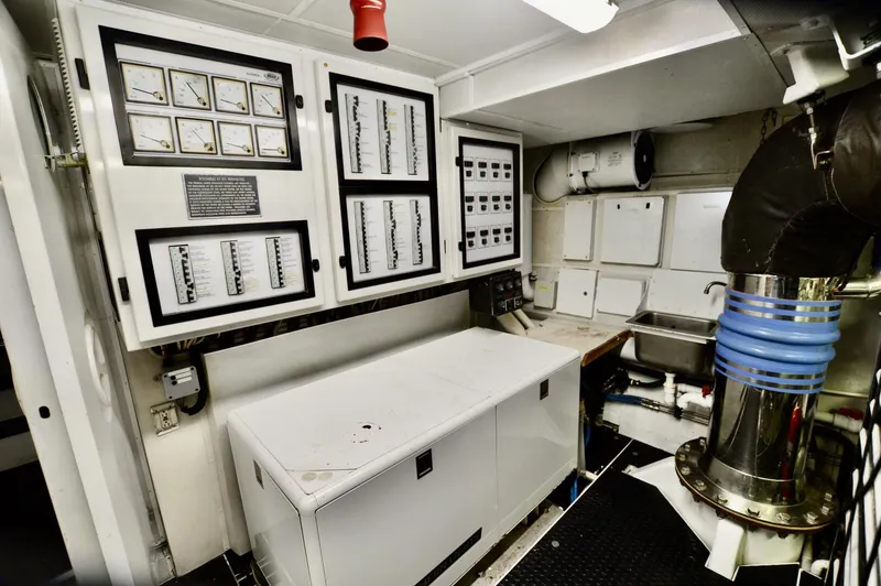 Slide: The Image of 2001 DESTINY 98 GENERATOR ELECTRICAL PANEL 2001 DESTINY 98 GENERATOR ELECTRICAL PANEL - 4446913