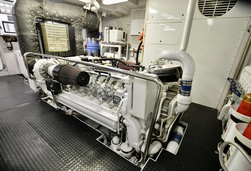 Slide: The Image of 2001 DESTINY 98 MAIN ENGINE 2001 DESTINY 98 MAIN ENGINE - 4446915