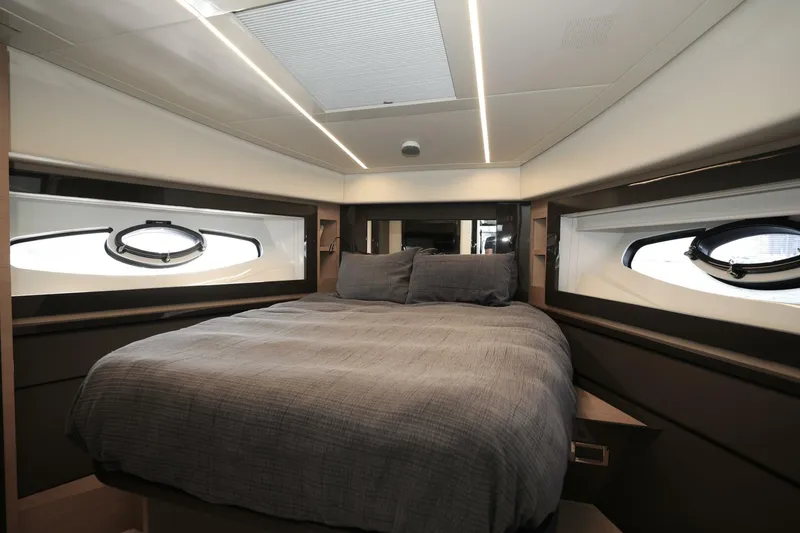 Slide: The Image of 2017 PERSHING 70 VIP CABIN 2017 PERSHING 70 VIP CABIN - 4447545