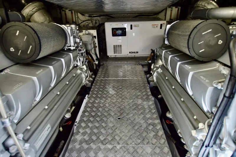 Slide: The Image of 2017 PERSHING 70 ENGINE ROOM 2017 PERSHING 70 ENGINE ROOM - 4447442